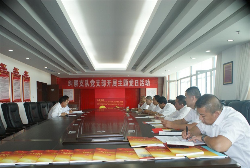 纠察队党支部书记郝拴禄同志以“争做优秀共产党员” 为题，为全体党员干部讲了一堂深刻而生动的党课.jpg